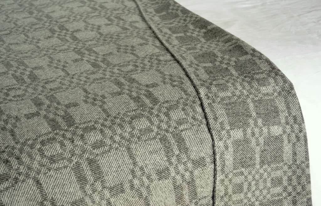 Coverlet in heron grey - closeup