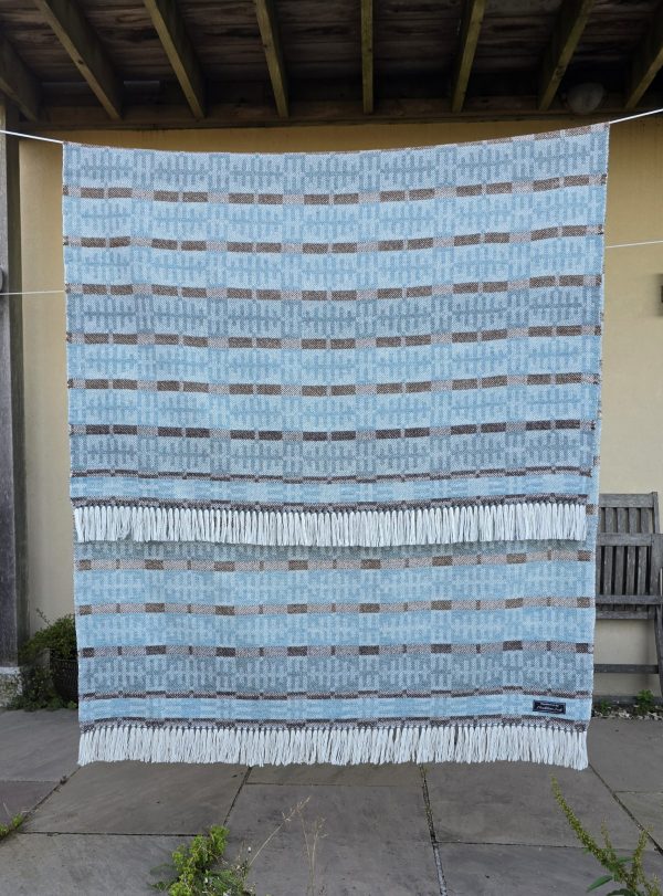 Fishbones throw